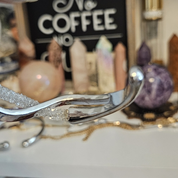 - Crushed Swarovski crystal cuff bracelet - Picture 6 of 7
